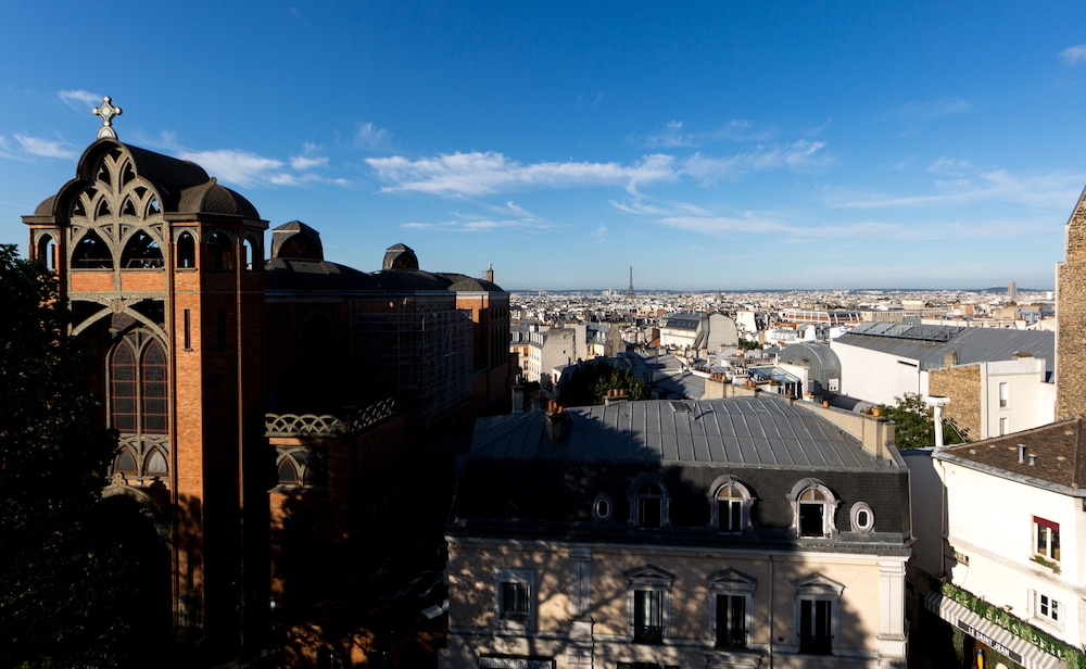 Regyn’s Montmartre