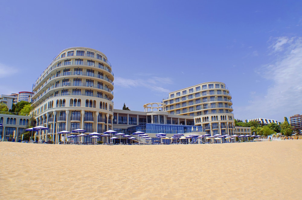 Balneo Hotel And Spa Azalia - Featured Image