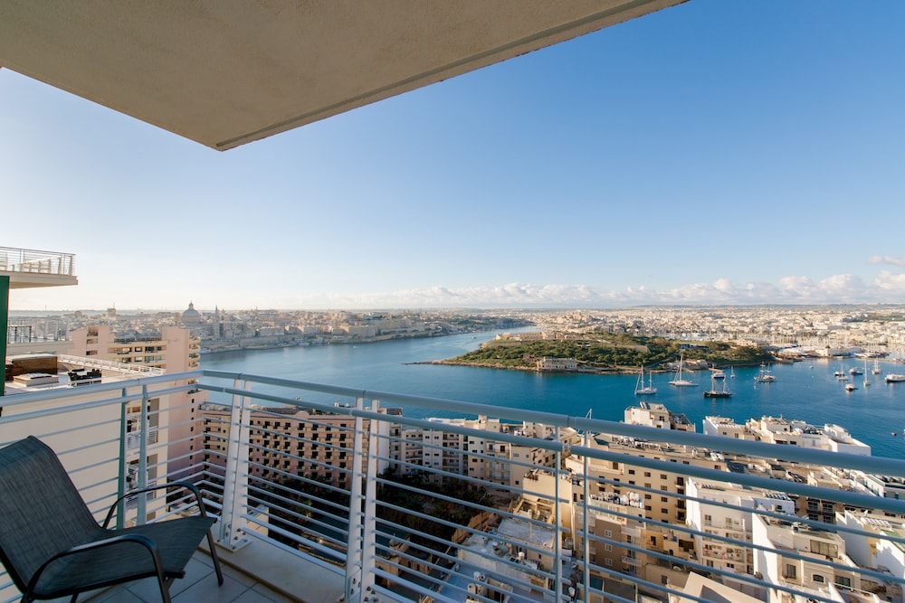 THE Ultimate Luxury, Sliema With Pool - Featured Image