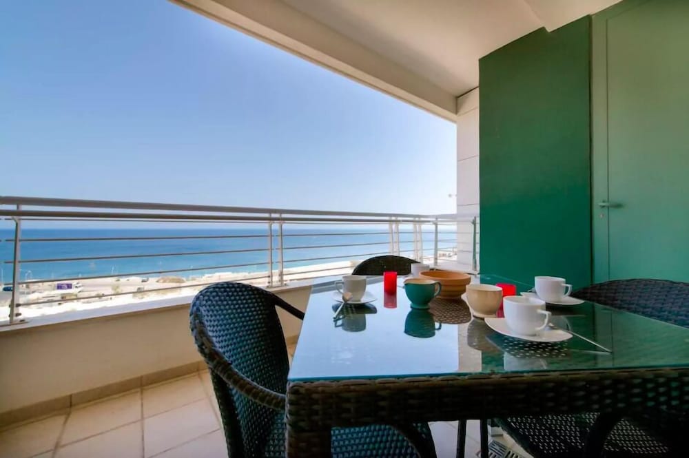 Seaview APT Incl Pool IN Sliema - Featured Image