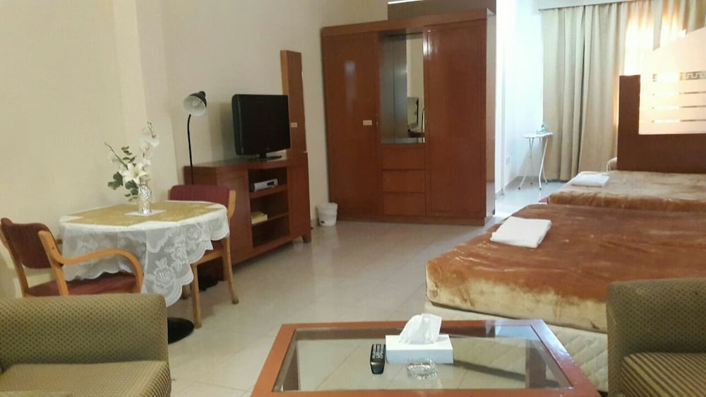 Al Raein Hotel Apartment