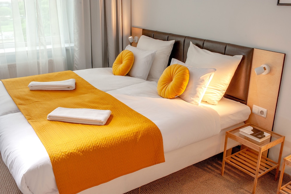 Hotel Holiday Suites Cracow