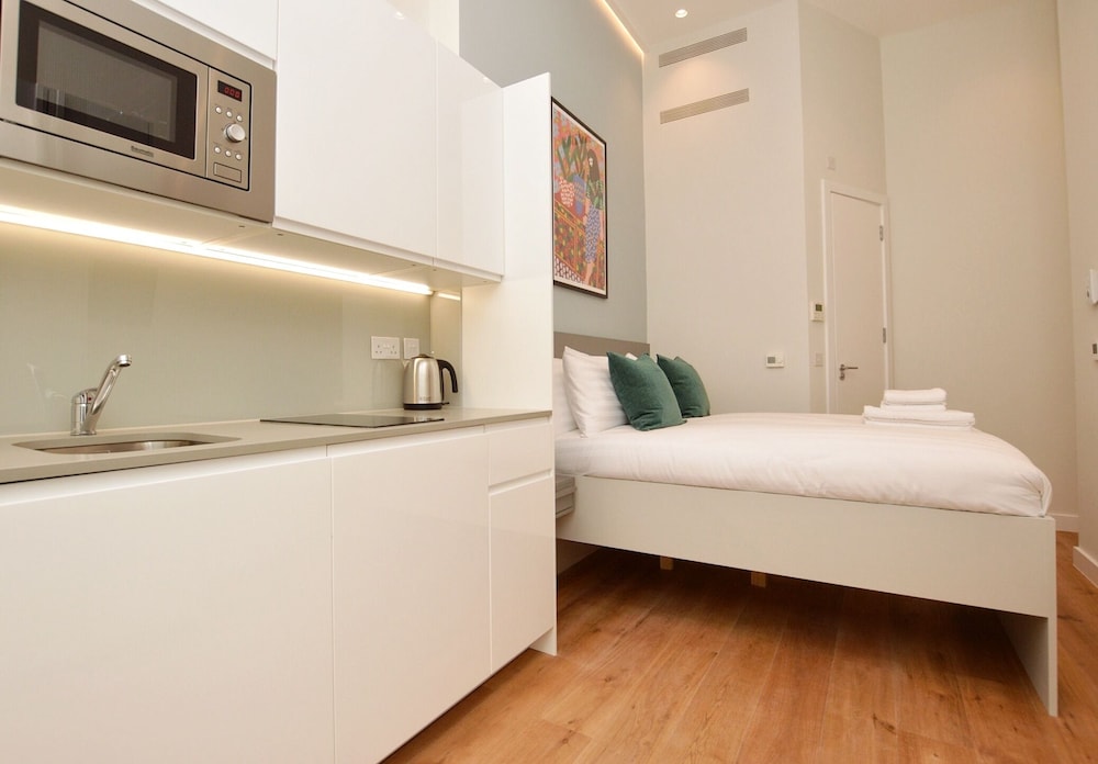 Cromwell Serviced Apartment