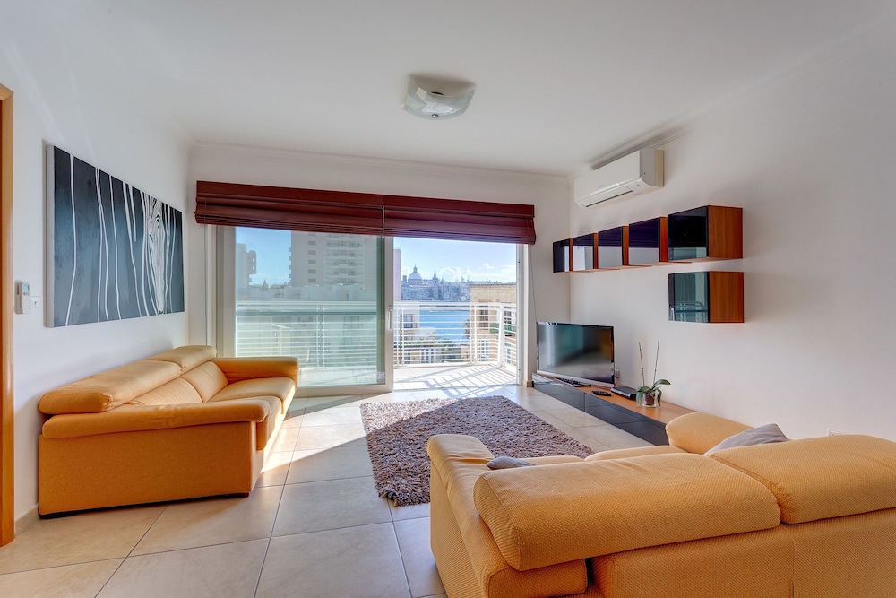 Fabulous Apartment With Pool, Upmarket Area - Featured Image