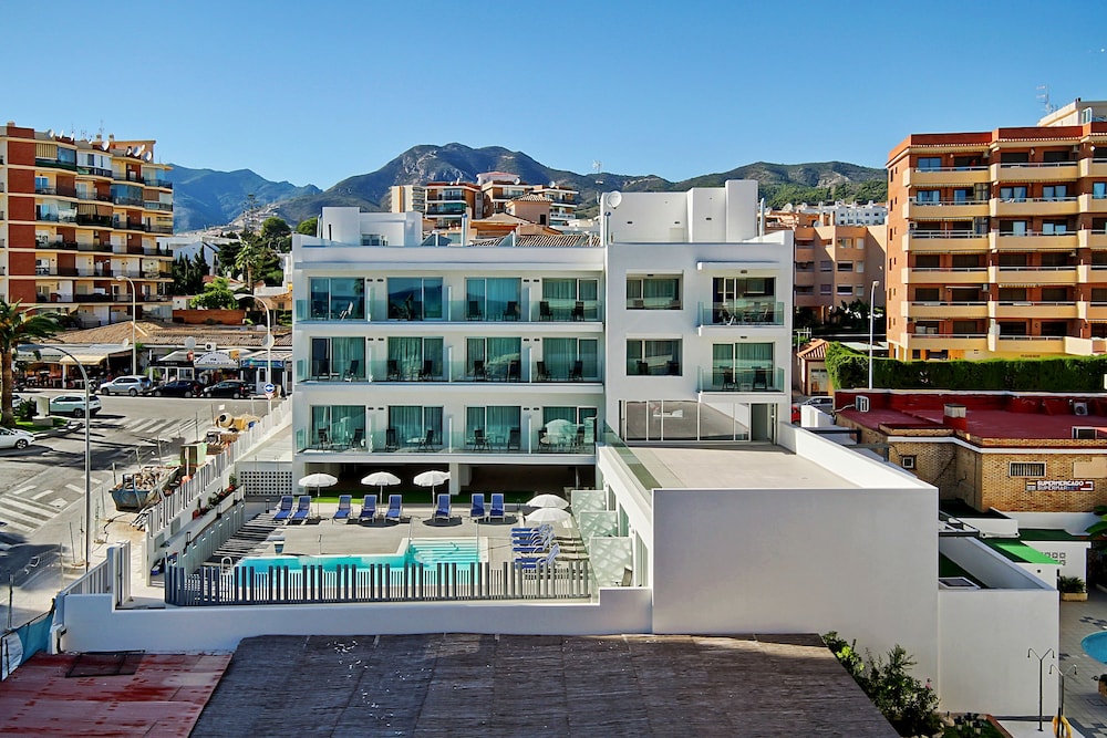 Carihuela Suites