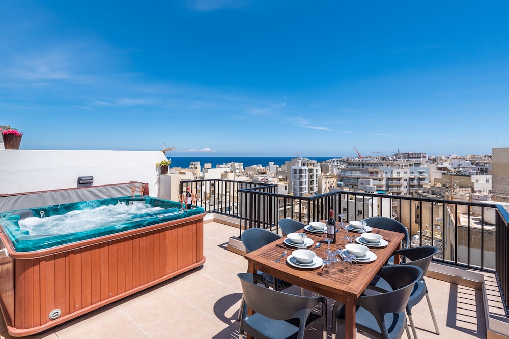 Seashells Penthouse Hot Tub Seaview - Featured Image