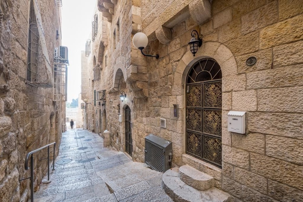 Western Wall Luxury House