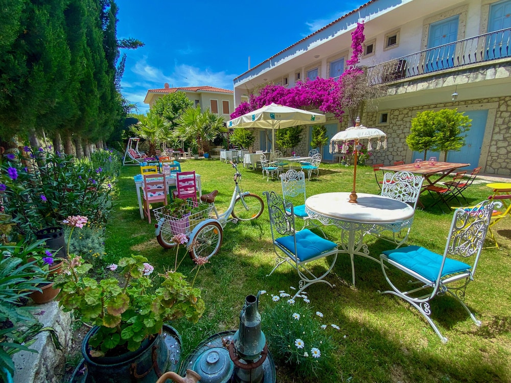 Alasonya Otel Alacati by Lamira