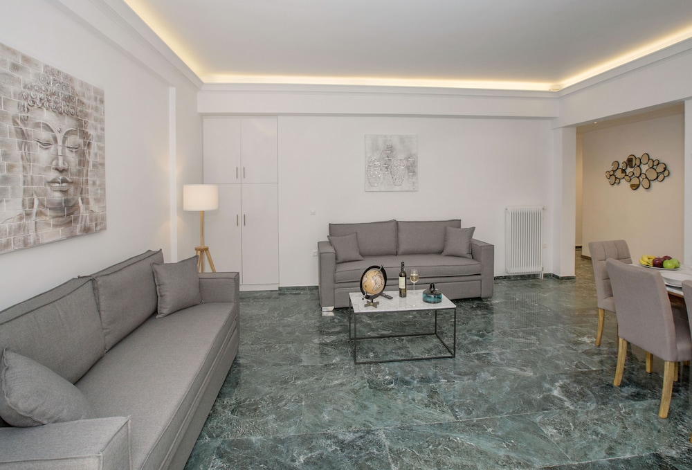 Roomy & Comfortable Apt Near Acropolis by GHH