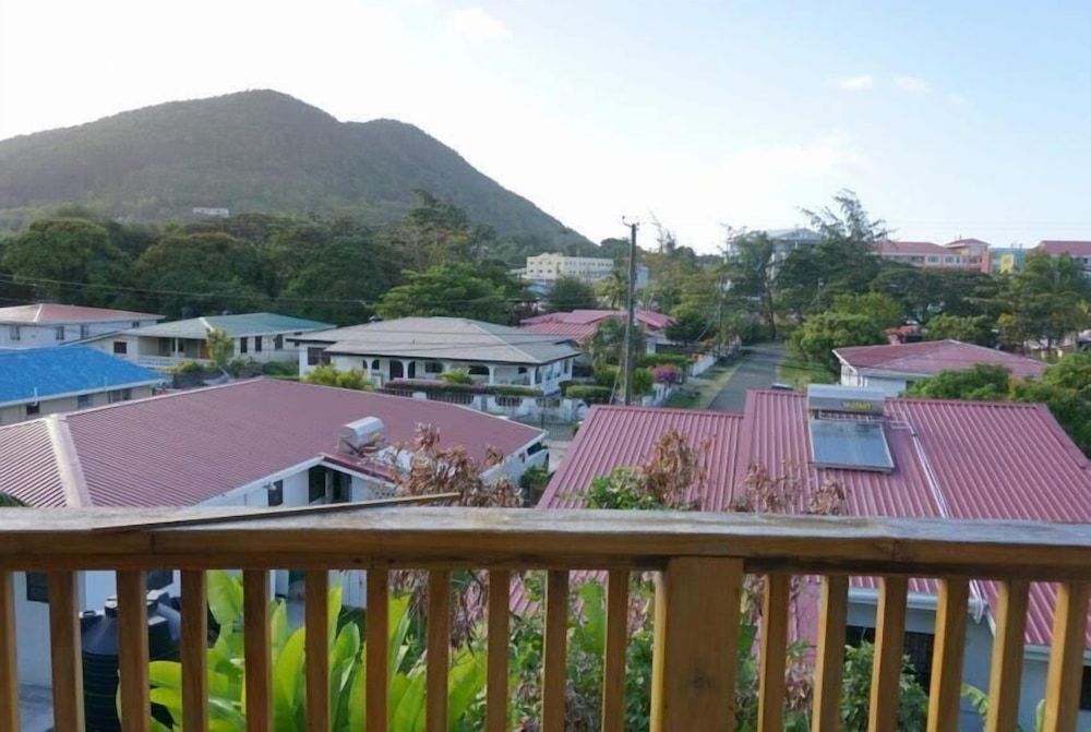 Mahoe Panoramic Haven - Featured Image