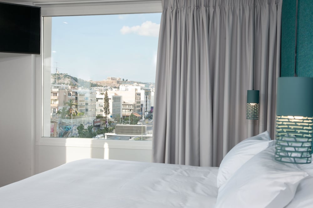 Athenaeum Smart Hotel - Featured Image