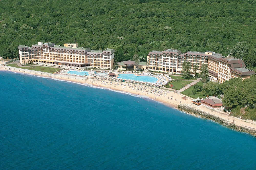 Riviera Beach Hotel - Featured Image