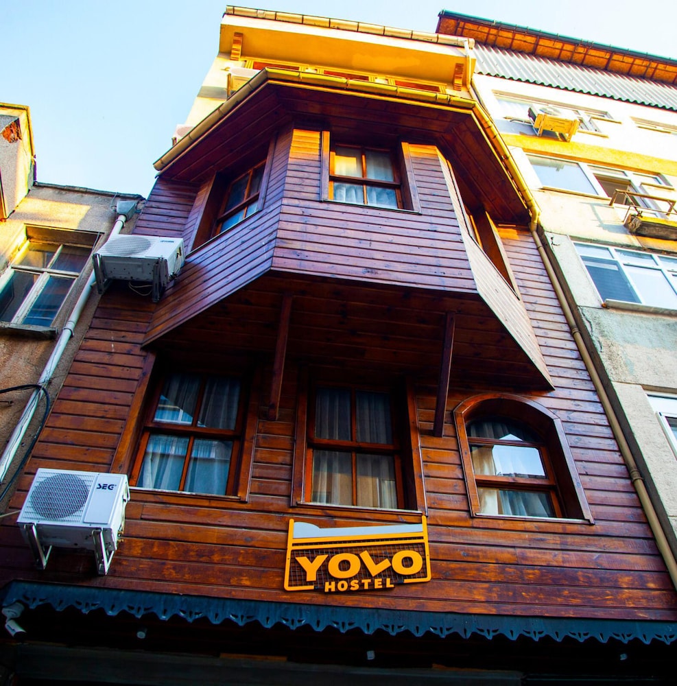 Yolo Hostel