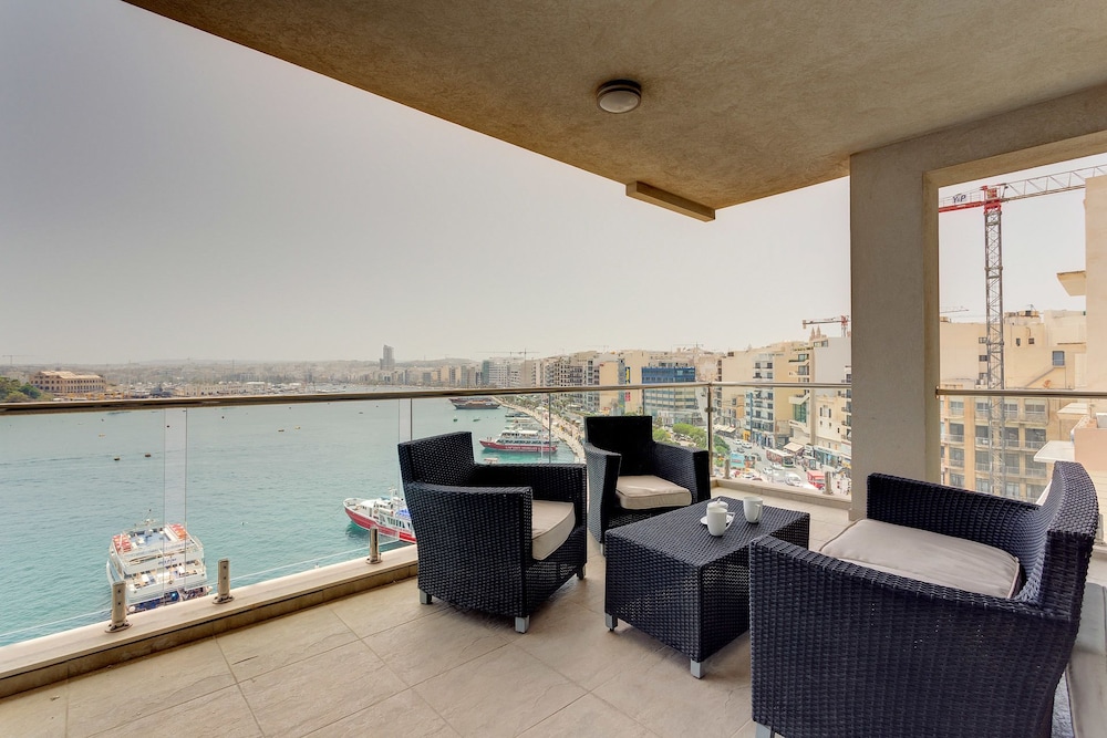 Contemporary, Luxury Apartment With Valletta and Harbour Views - Featured Image