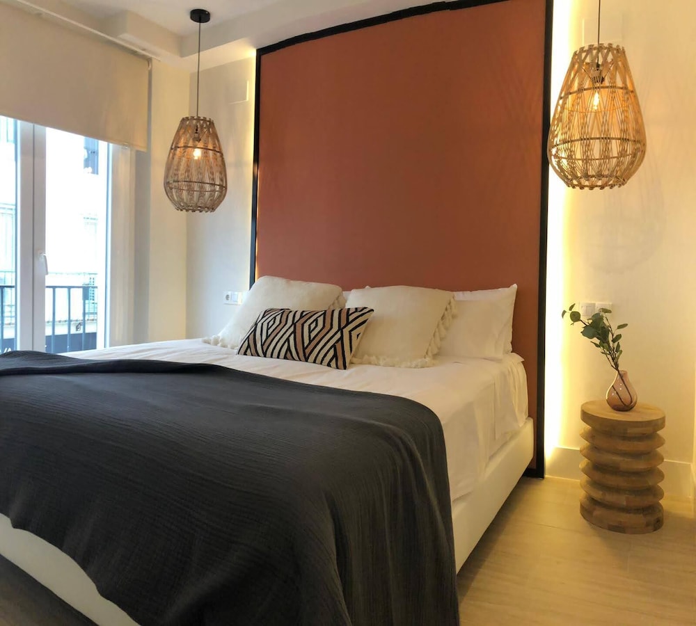 Roomy Suites Sevilla - Room