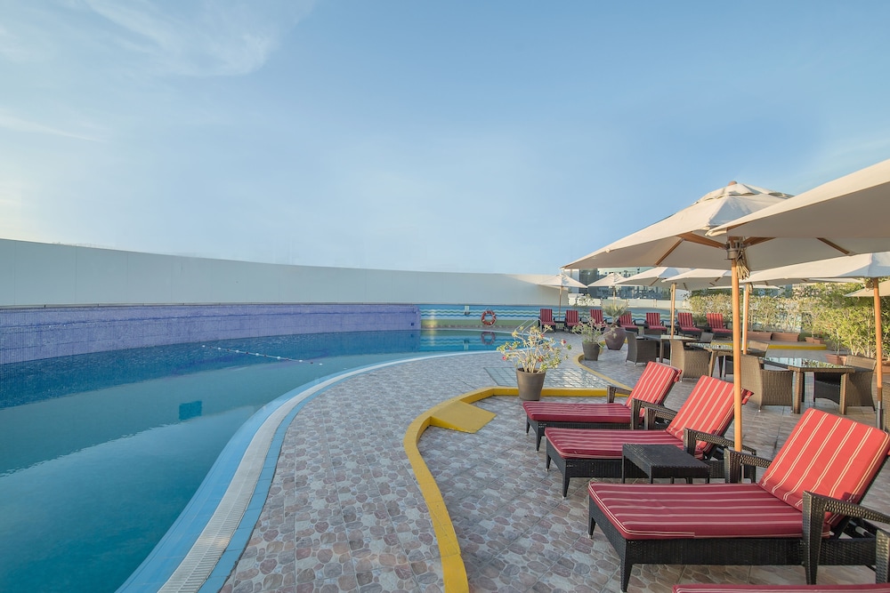 Holiday Inn Bur Dubai - Embassy District - Featured Image