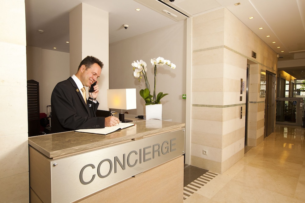 Concierge Desk