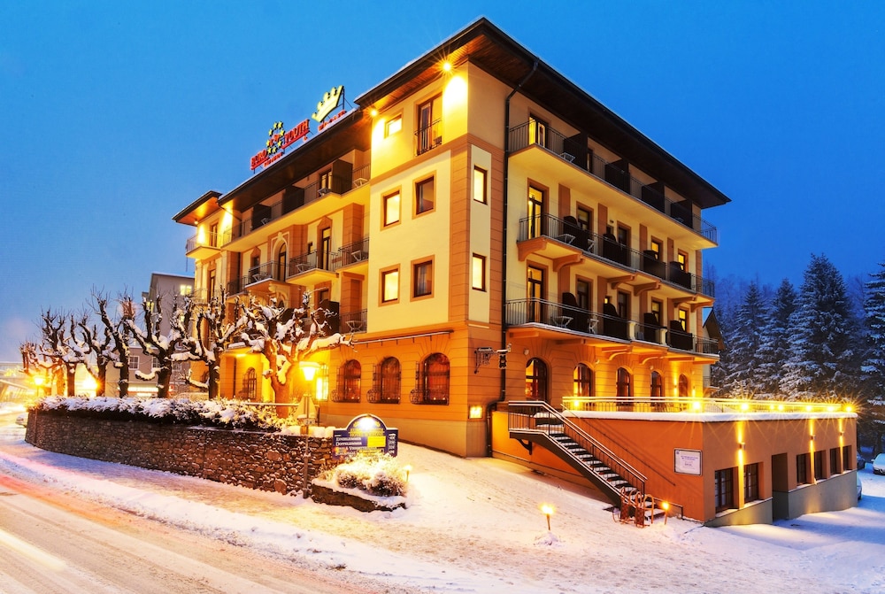 Euro Youth Hotel & Krone - Featured Image
