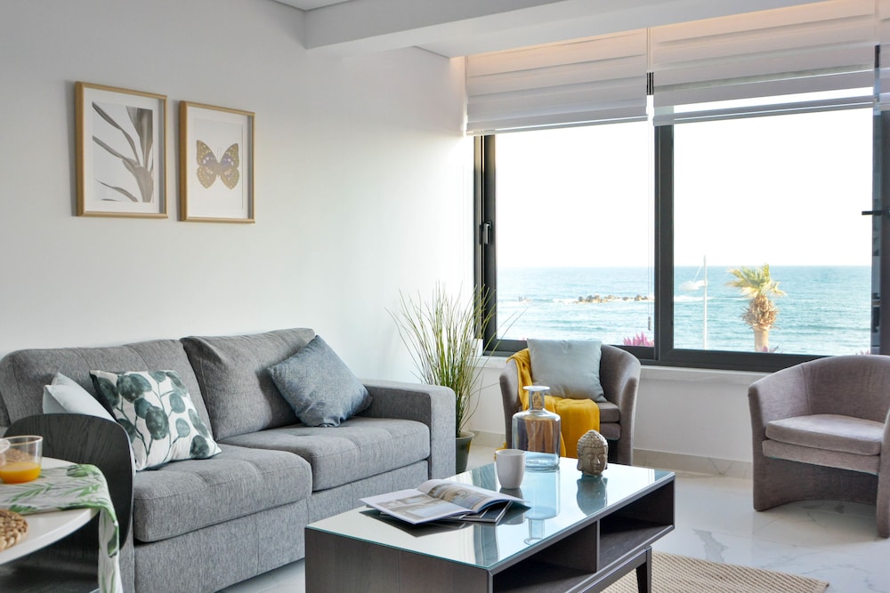 Phaedrus Living- Marina Court 213