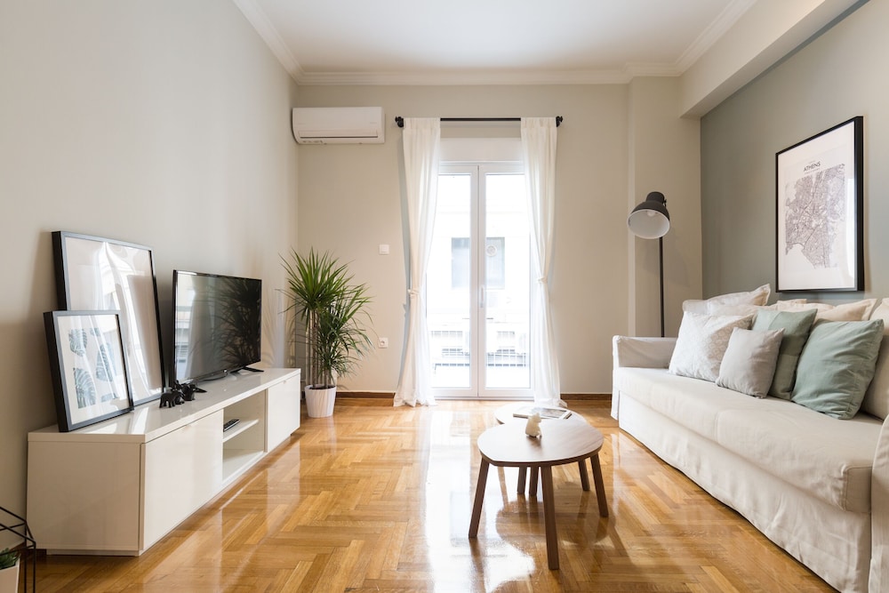 UPSTREET Sleek Flat in Central Syntagma