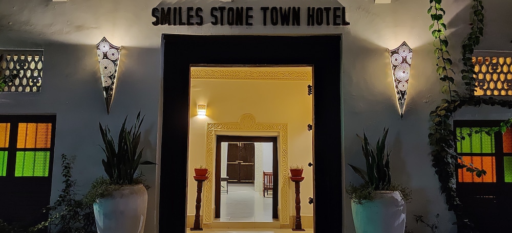 Smiles Stone Town Hotel - Featured Image