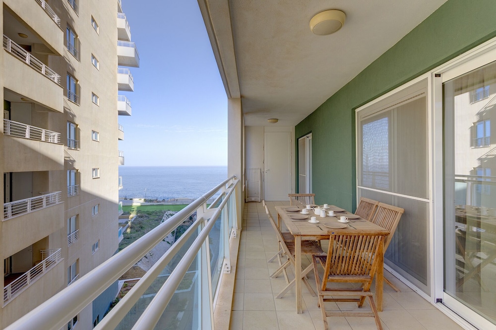 Luxury Apt w/ Side Seaviews and Pool, Top Location - Featured Image