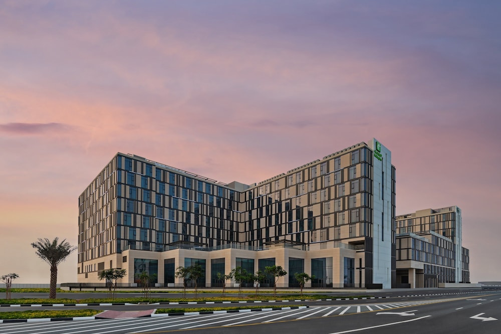 Staybridge Stes Al-Maktoum Airport