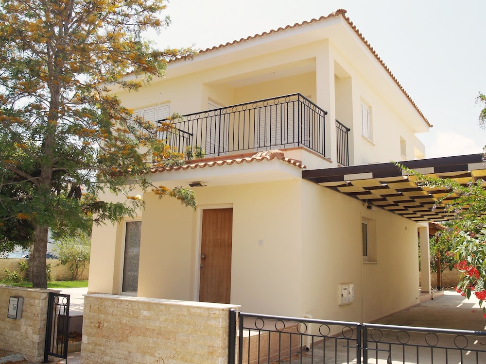 Villa Nektaria Green Bay - Featured Image