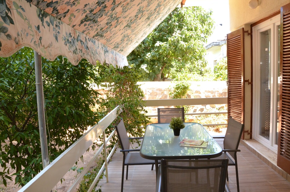 Quiet apartment at the center of Glyfada - Featured Image