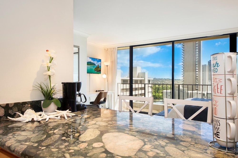 Wyndham Vacation Resort Royal Garden at Waikiki - Featured Image