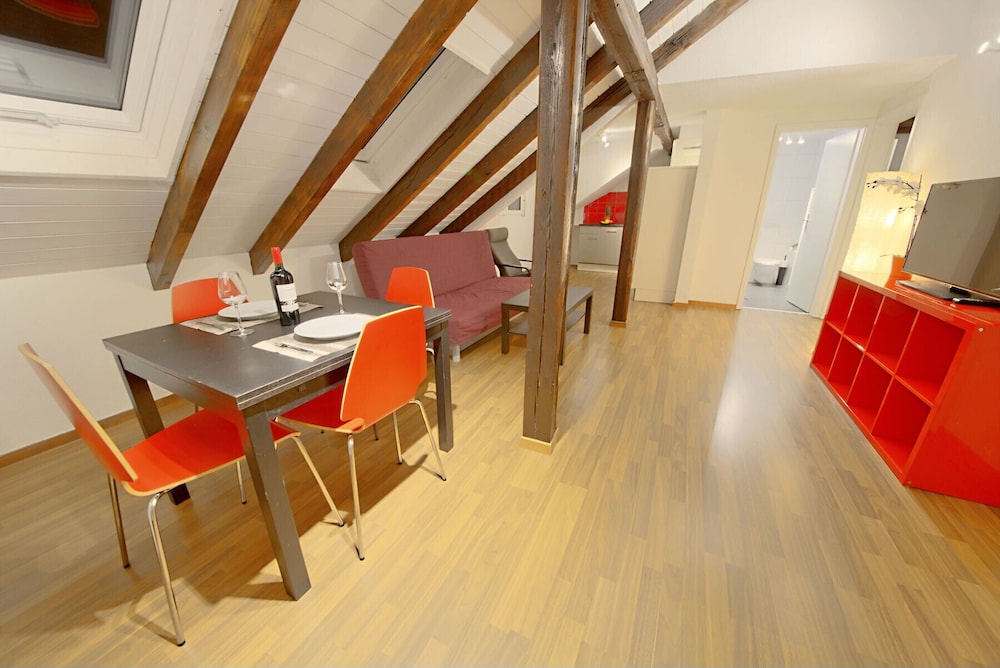 ZH Strawberry - Oerlikon Hitrental Apartment - Featured Image