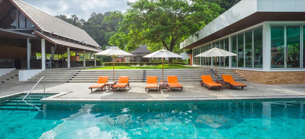 Tinidee Hotel@Phuket - Featured Image