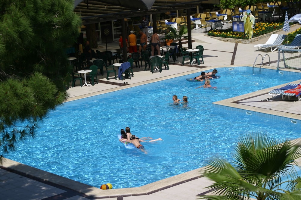 Maya Golf Hotel - Outdoor Pool