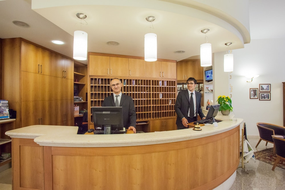 Concierge Desk