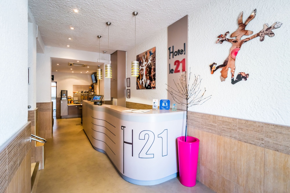 Le 21 Hotel - Featured Image