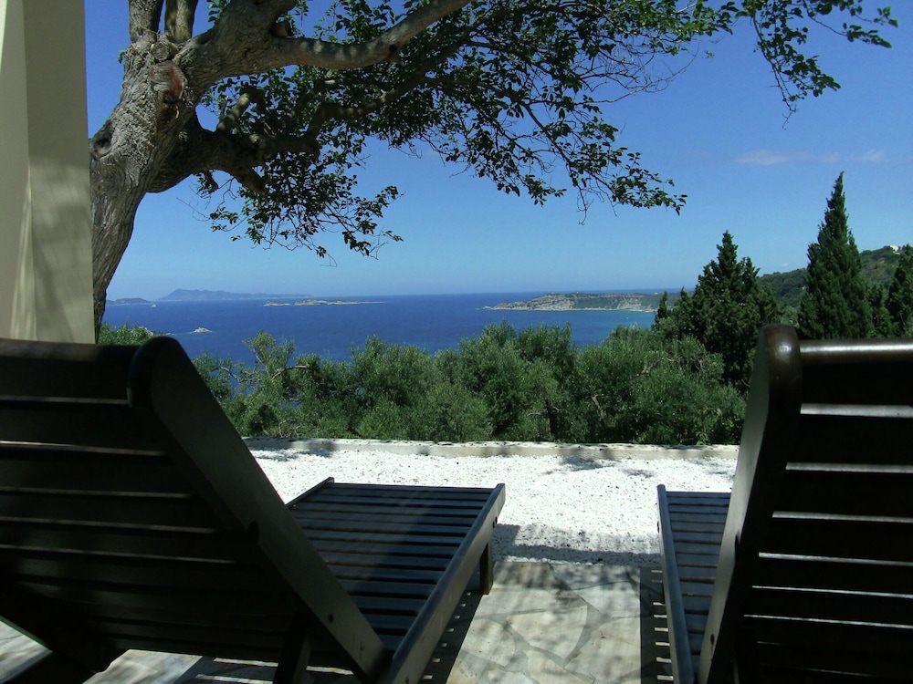 Holiday House With Stunning Views Nearby the Cozy Village Afionas