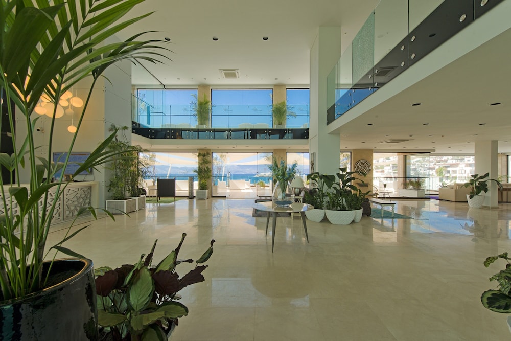 SENTIDO Bellazure - Lobby