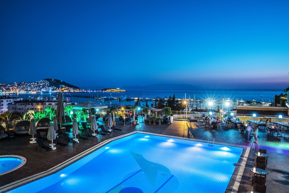 Marina Hotel & Suites