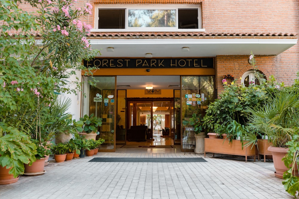 Forest Park Hotel - Featured Image