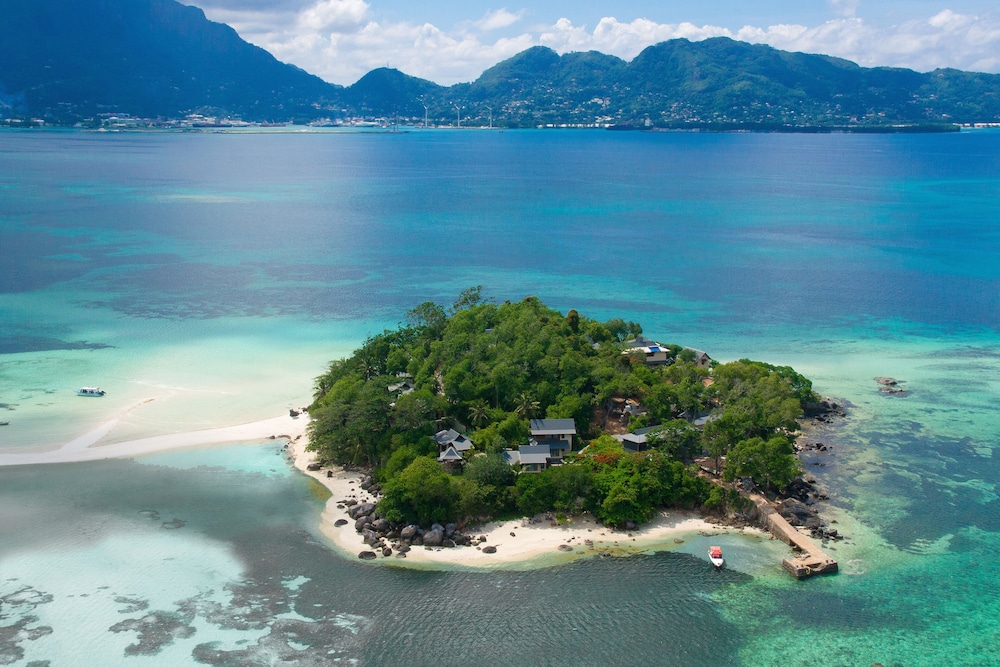 vacante round island, seychelles, 1