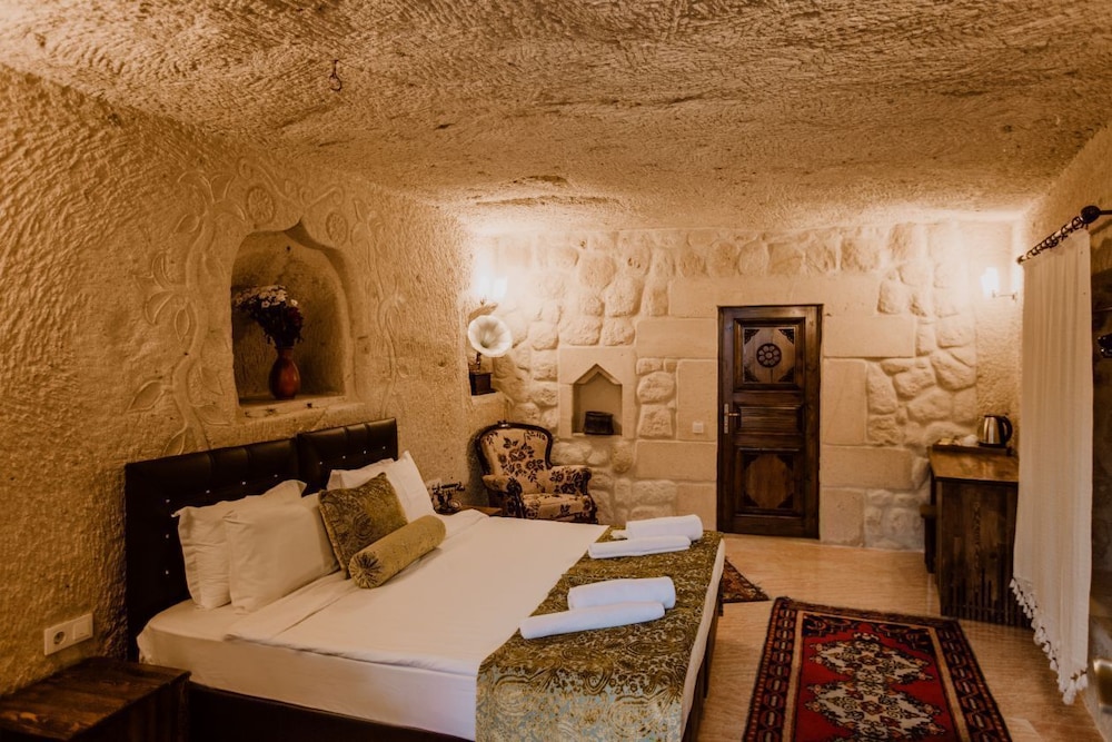 Ortahisar Cave Hotel - Featured Image