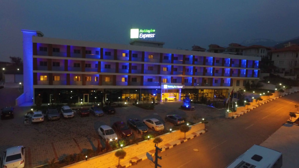 Holiday Inn Express Manisa West - Featured Image