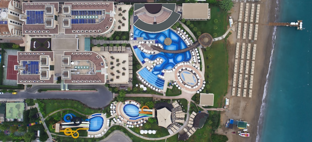 Sherwood Dreams Resort - Featured Image