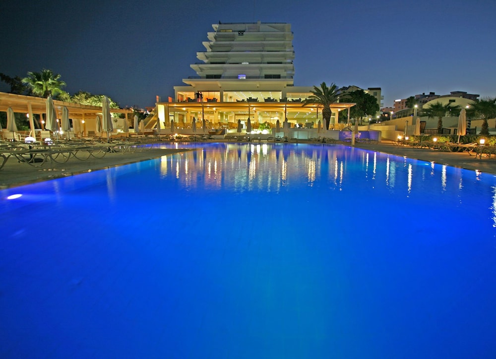Vrissiana Beach Hotel - Featured Image