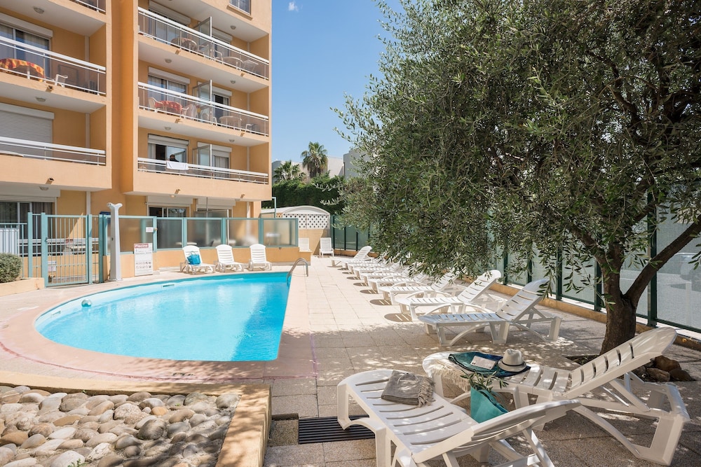 Hotel PIERRE AND VACANCES RESIDENCE LA ROSTAGNE