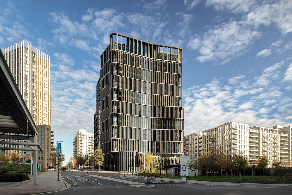 The London Gantry, Curio Collection by Hilton Hotel