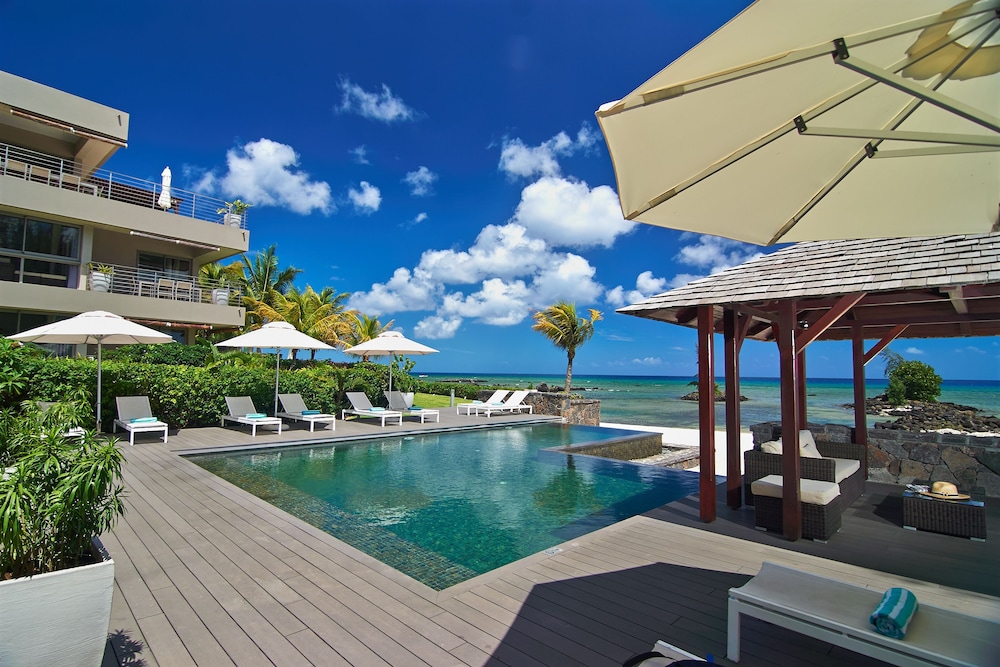 BON AZUR BEACHFRONT VILLA & PENTHOUSES