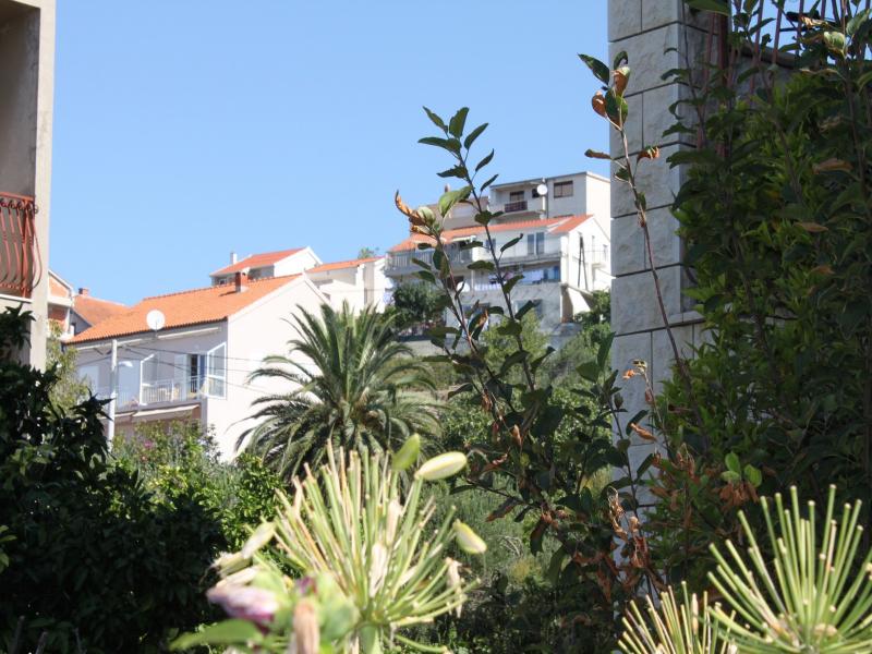 Apartments and Rooms Mladenka